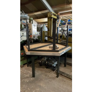 Gebruikte Zeskant werkbank175cm H=85cm, incl smeedstalen banschroef 125mm (6st. per werkbank) !! 2st. leverbaar !! *** TechniMeubel *** OCC-23-080 (1&2)