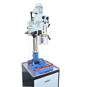 TB30-TC-KVS | NARVIK TANDWIELGESCHAKELDE TAFELBOORMACHINE 400V + KASTVOET MET KOELINSTALLATIE (KVS) 