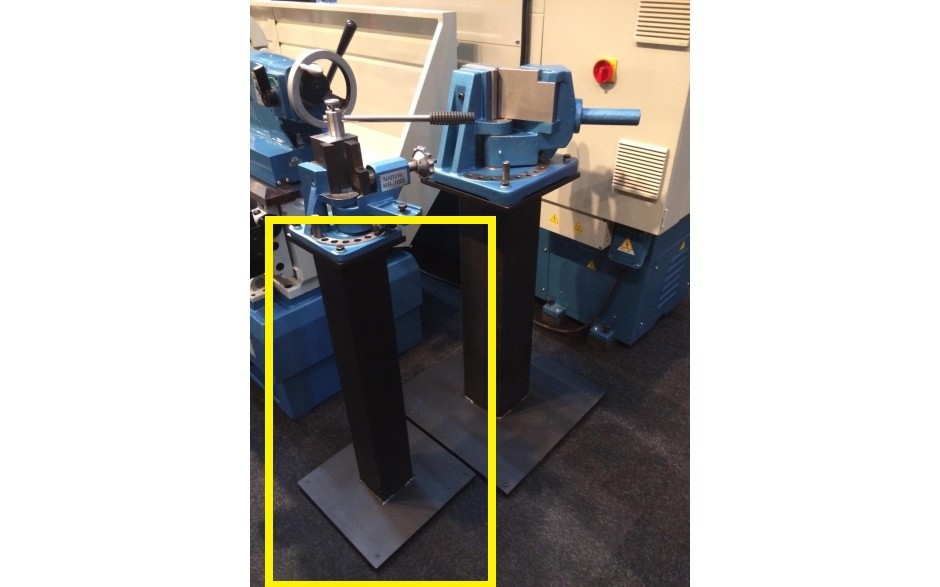 OPZETKOLOM-WB100 | STABIELE OPZET/MONTAGE KOLOM TBV STRIPPENBUIGER 70/100mm HOOGTE +/- 850mm KOLOM +/-125mm VOETPL 400x400x12mm 