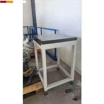 Gebruikte vlaktafel, graniet* incl. voet (OCC-23-060) 630x630mm Htot.=100cm